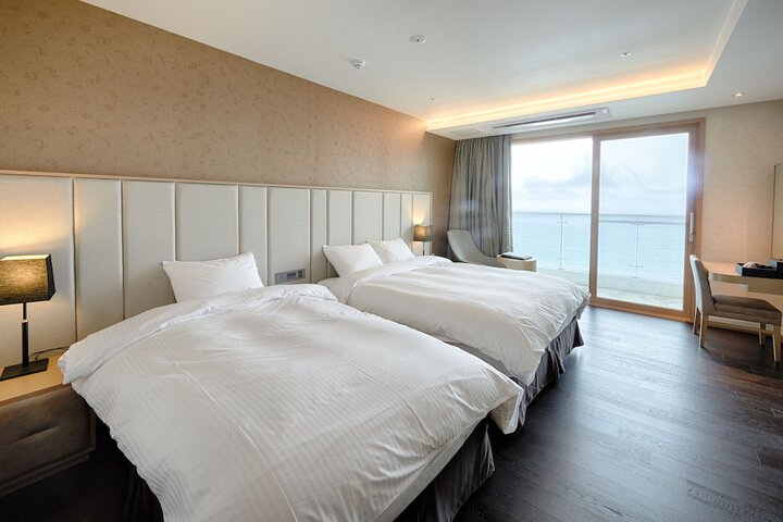 Room 2 of 127