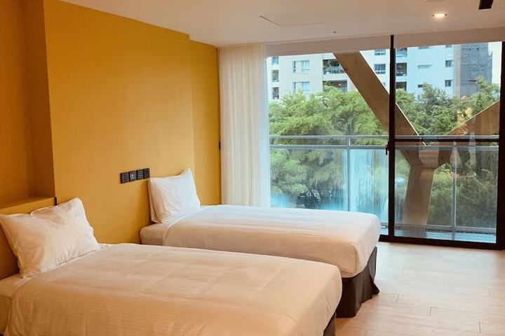 Room 3 of 28