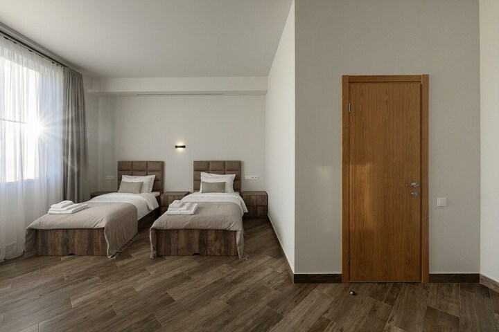 Room 27 of 135