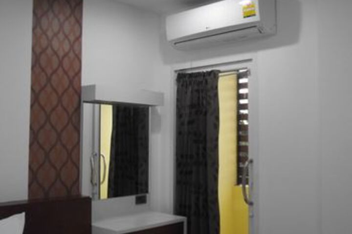 Room 12 of 17