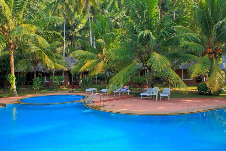Hotel Pool
