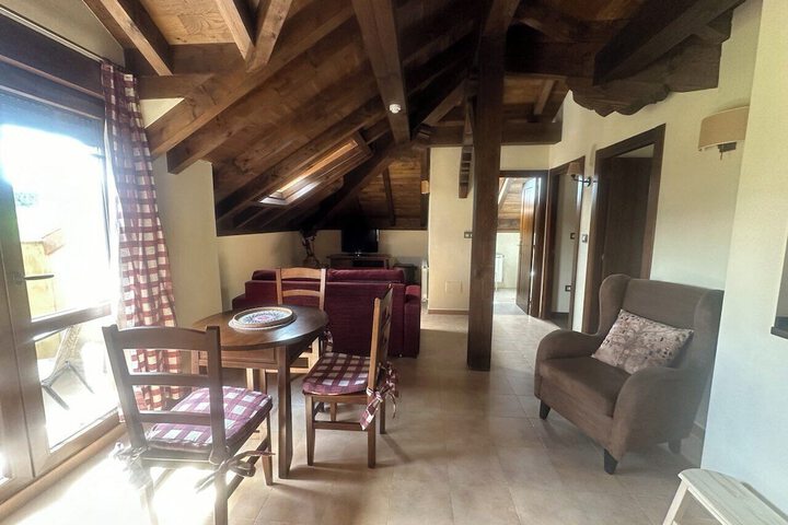 Room 3 of 77