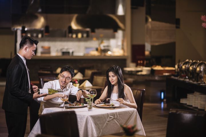 Dining 40 of 49