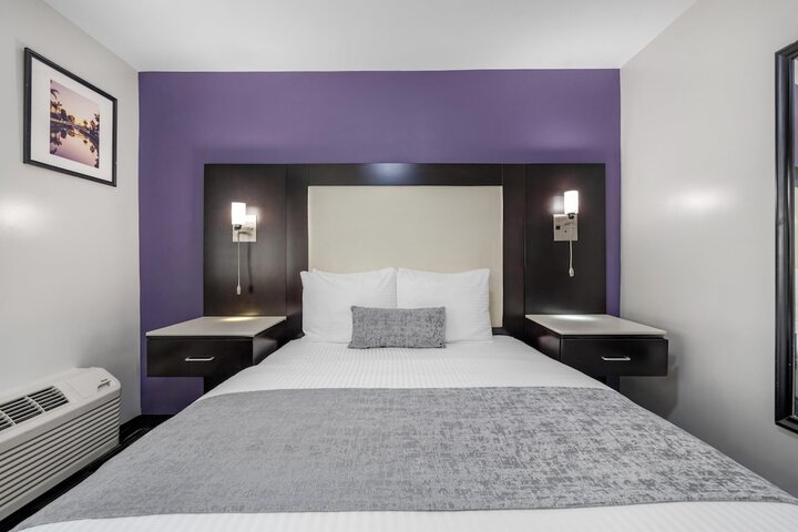Room 25 of 39