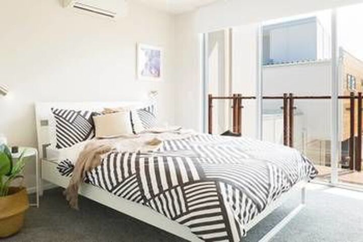 Executive Stylish Home for 8 Guests + Parking