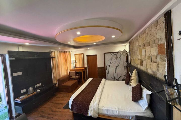 Room 11 of 44