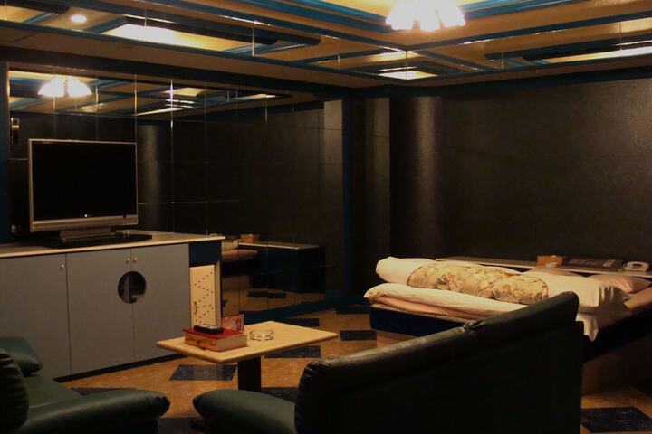 Room 9 of 31