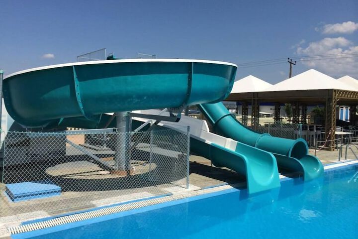 Pool 40 of 66