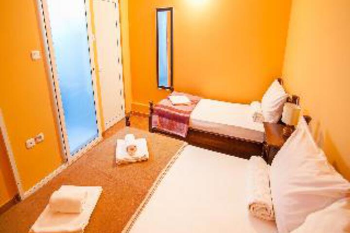 Room 2 of 10