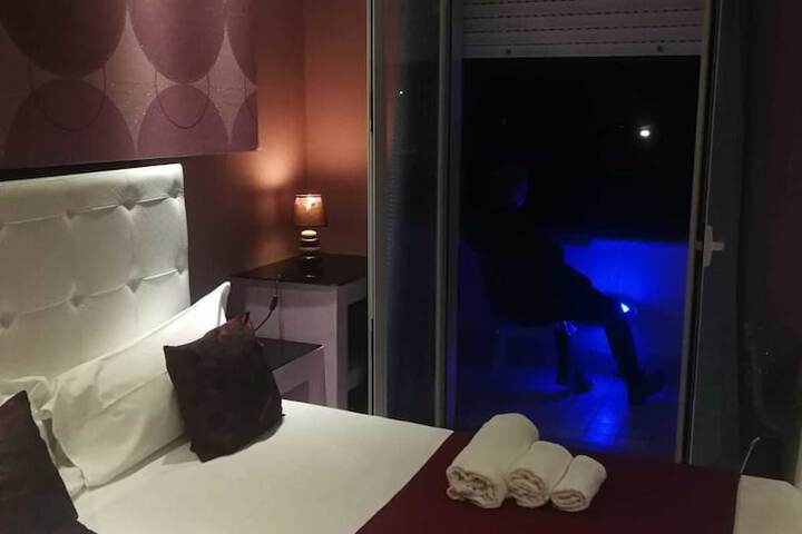 Room 21 of 34