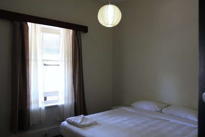 Room 6 of 18
