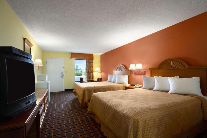 2 Queen Beds (4 of 5)