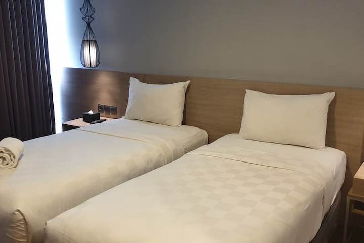 Room 10 of 43