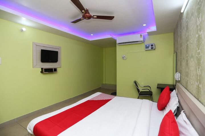 Room 15 of 32
