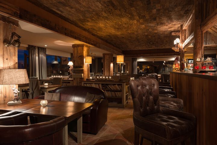 Lounge 94 of 115