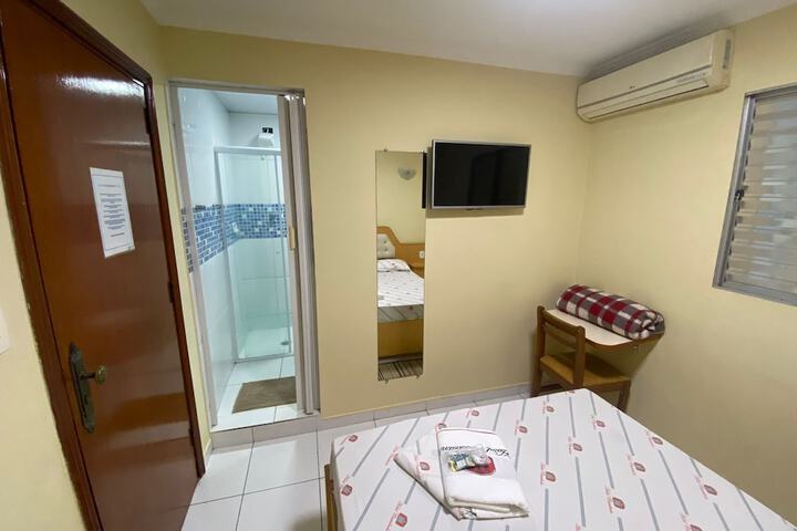 Room 6 of 14