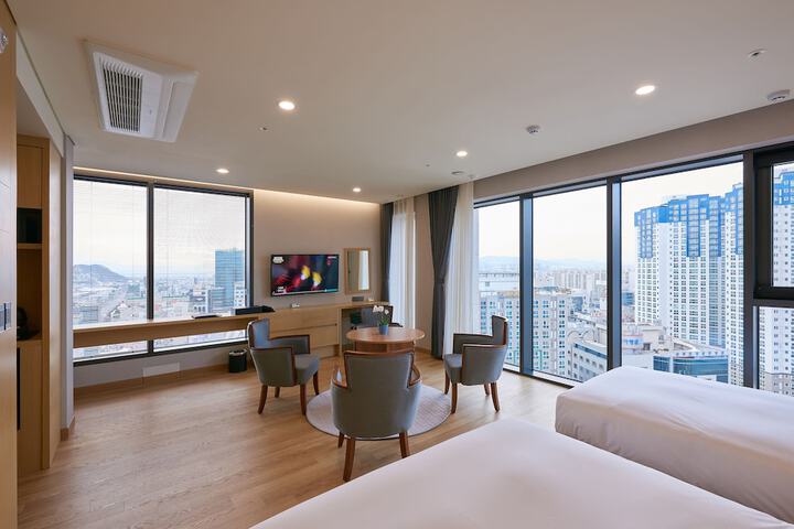 Room 25 of 46