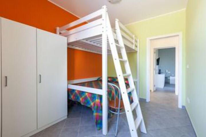 Room 8 of 20