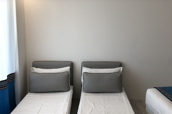 Room 27 of 71