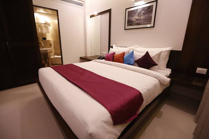 Room 6 of 83