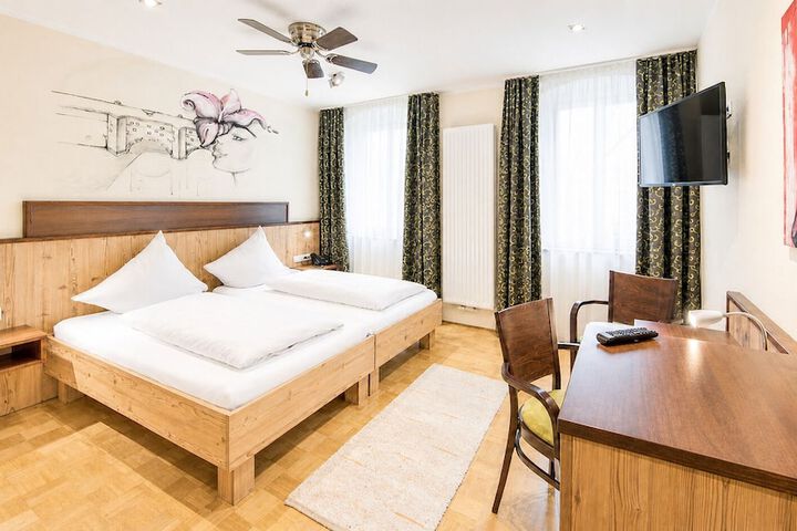 Room 10 of 35