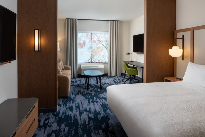 Room 5 of 18