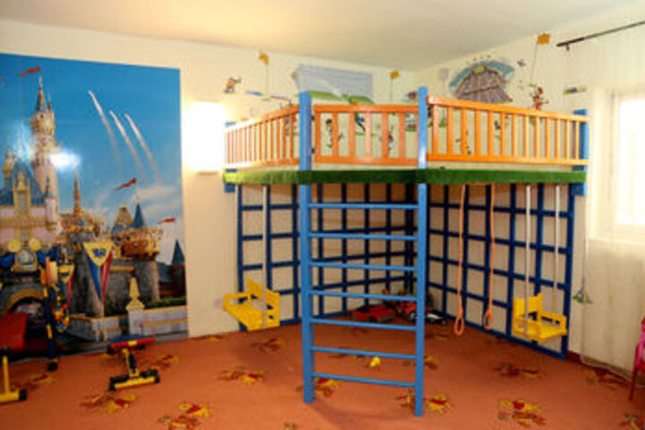 Room 5 of 13