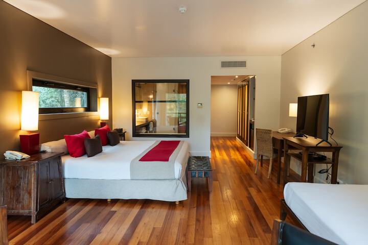 Room 28 of 182