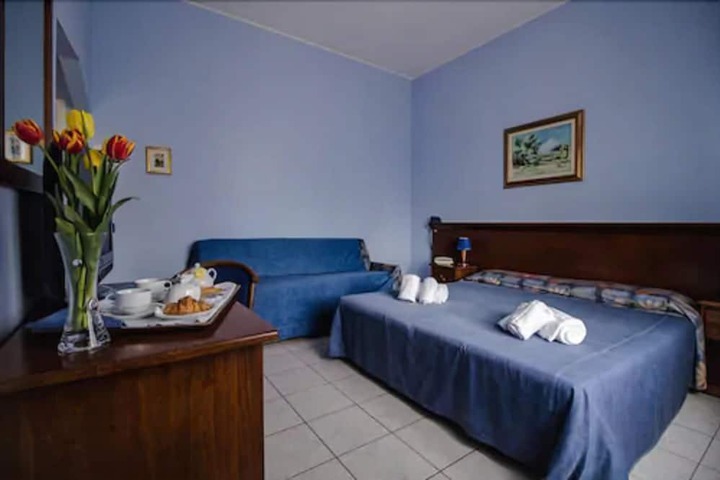 Room 14 of 37
