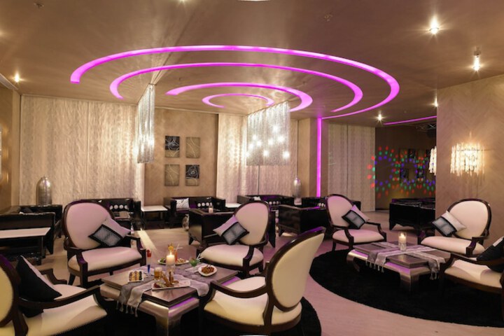 Lounge 106 of 133