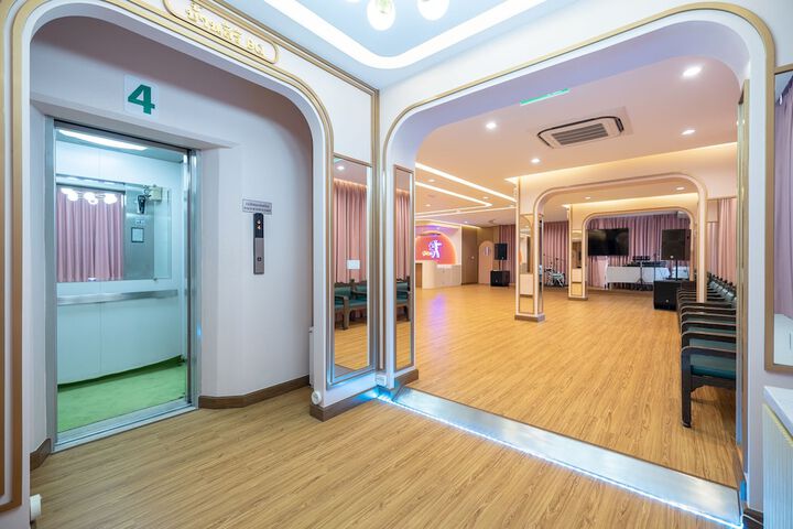 Ballroom/Hall 126 of 159