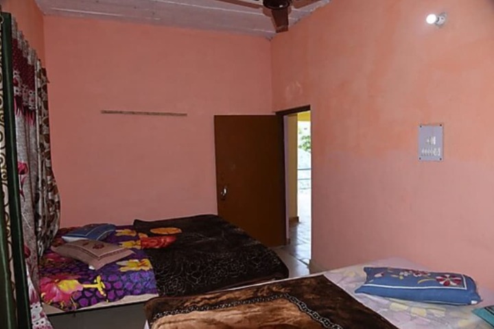 Room 4 of 14