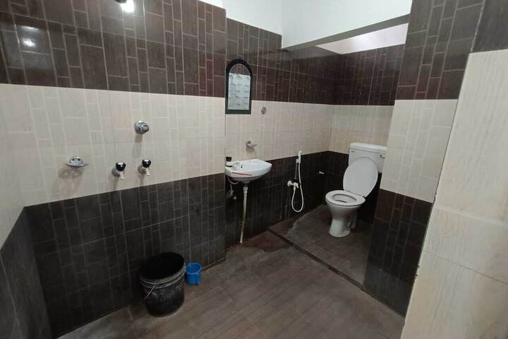 Room 9 of 12