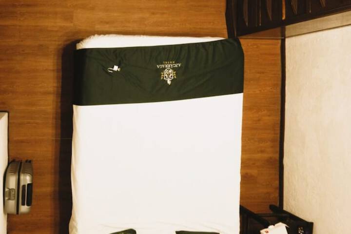 Room 7 of 12