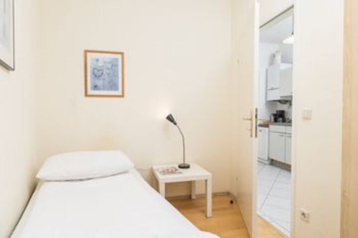 Room 32 of 122