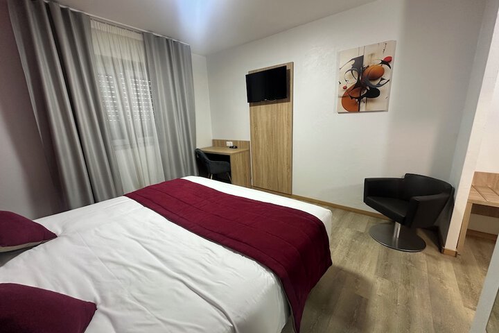 Room 10 of 22