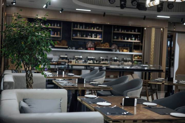 Dining 48 of 61