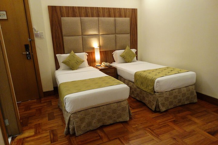Room 6 of 117