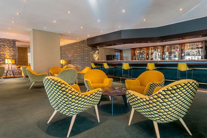 Lounge 51 of 59