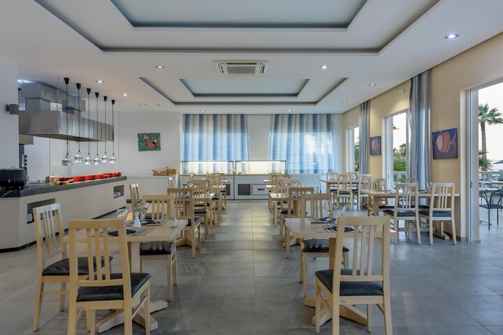 Dining 57 of 73