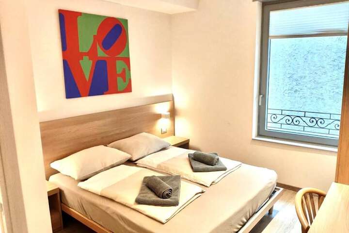 Room 12 of 26