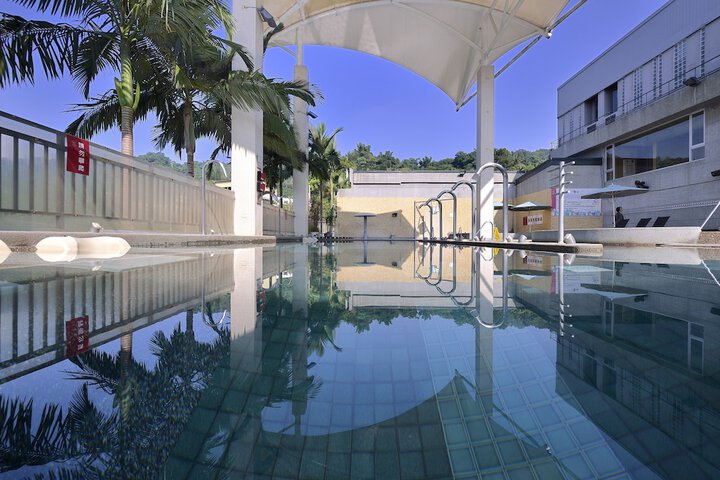 Pool 14 of 40