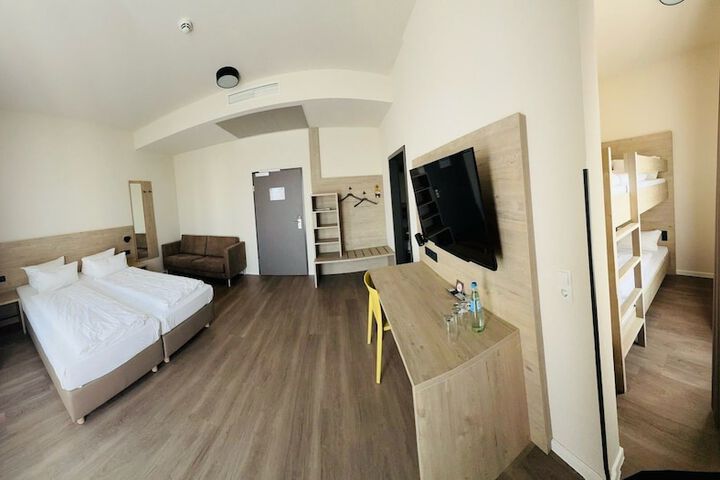 Room 14 of 22