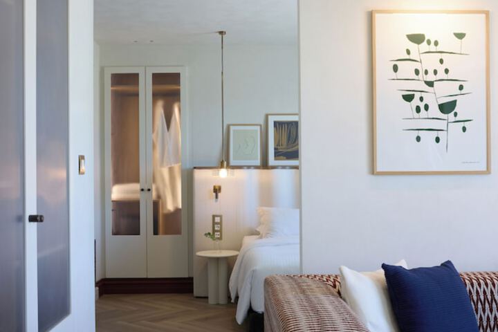 Room 52 of 110