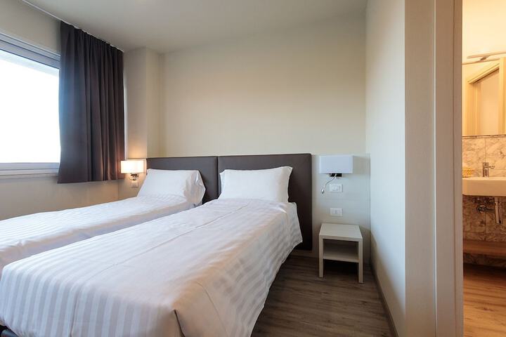 Room 5 of 13