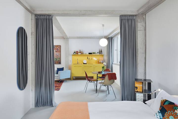 Room 27 of 169