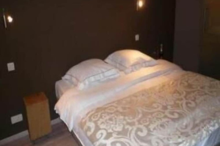 Room 8 of 29
