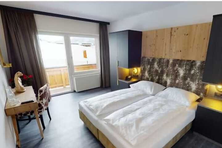 Room 9 of 67