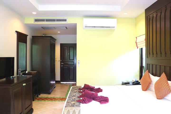 Room 52 of 242