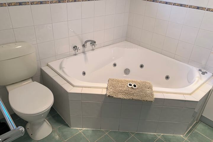 Hot Tub 36 of 56